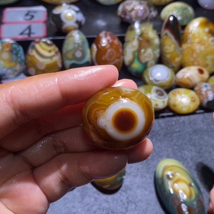 ****界玛瑙/玉髓未镶嵌珠宝半成品