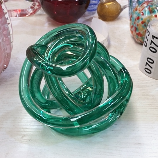 琉璃花瓶高13厘米宽13厘米