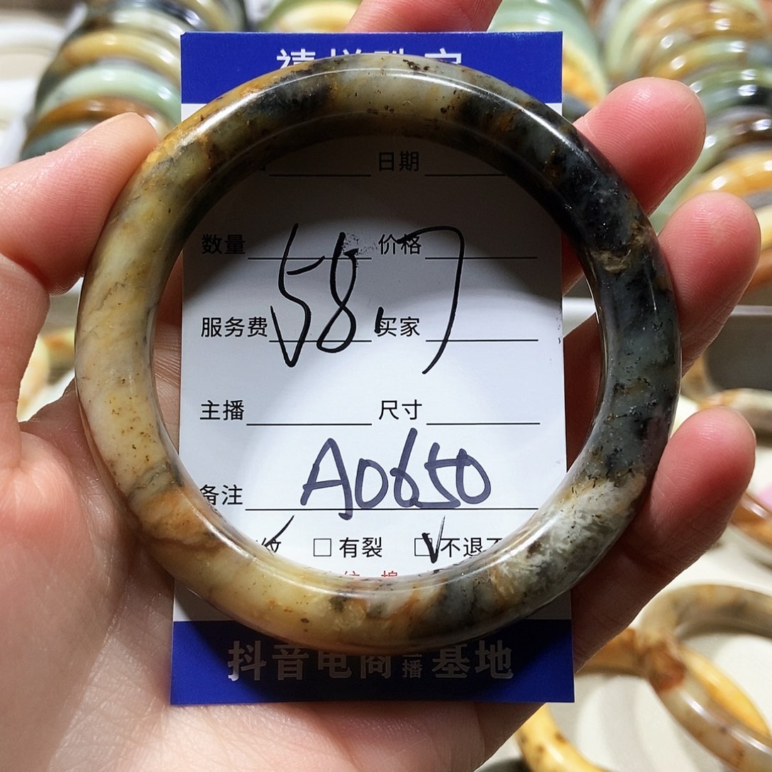 蛇纹石玉手镯未镶嵌