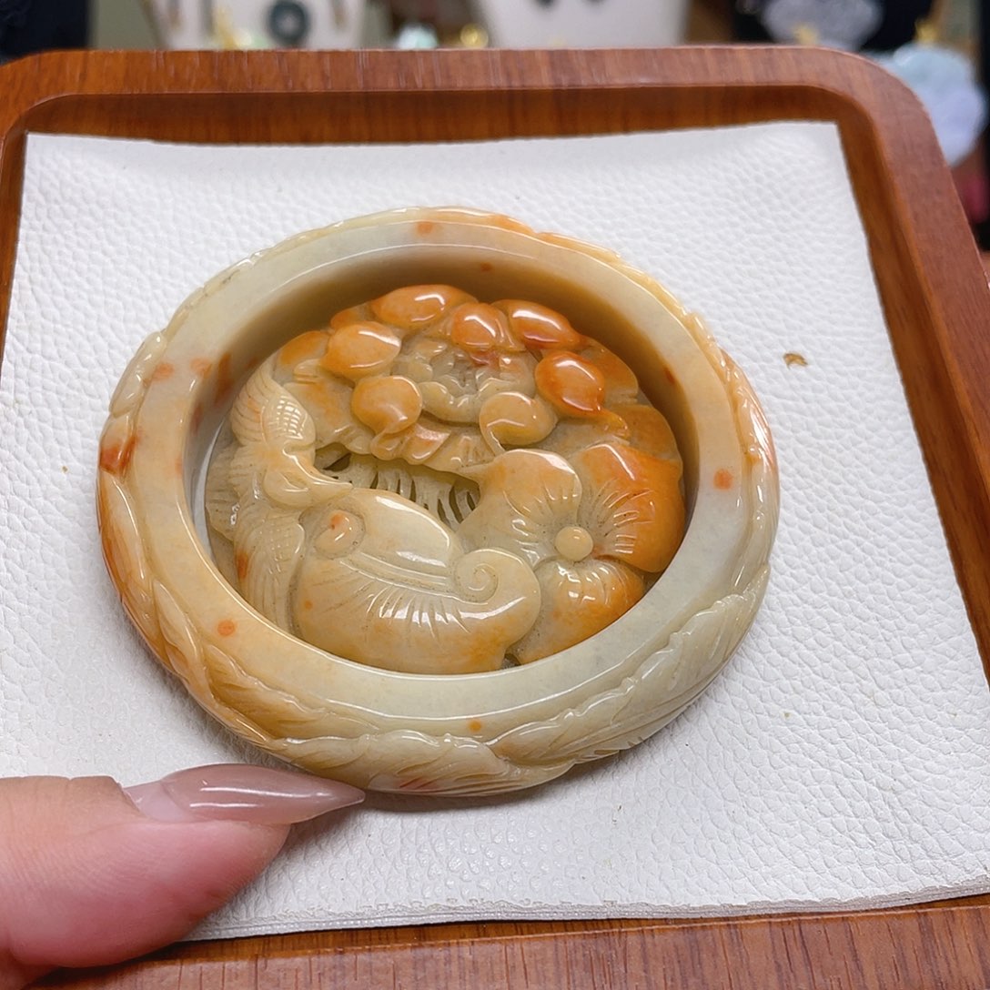 茉***莉翡翠未镶嵌颈饰套镯
