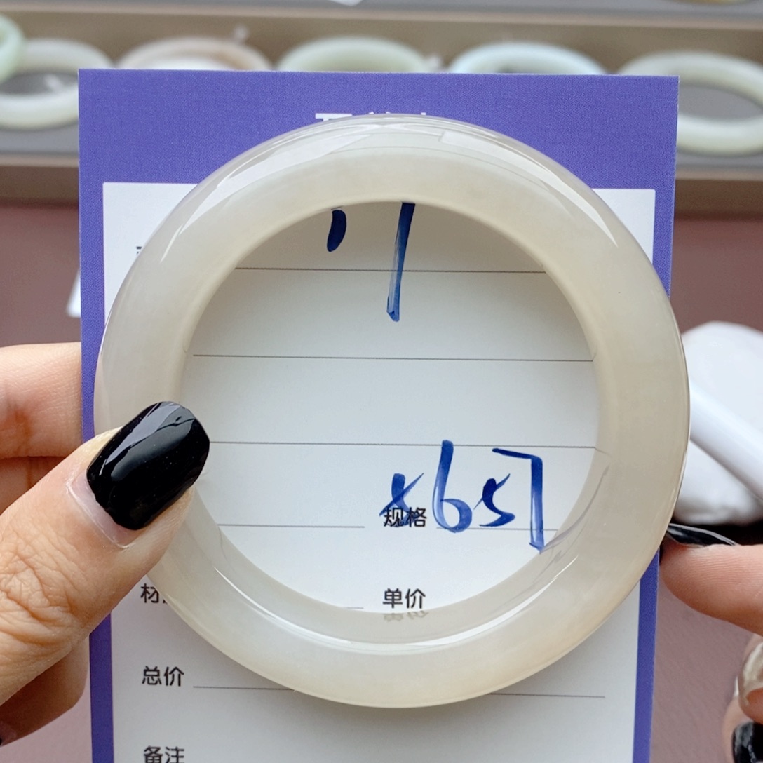 彭***彭和田玉手镯未镶嵌
