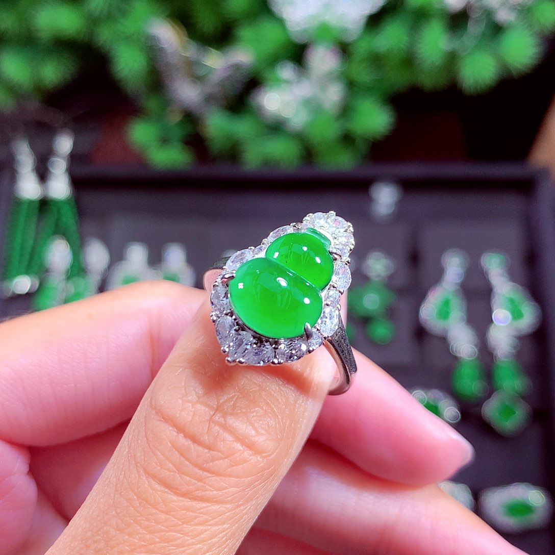 颈饰未镶嵌翡翠天然