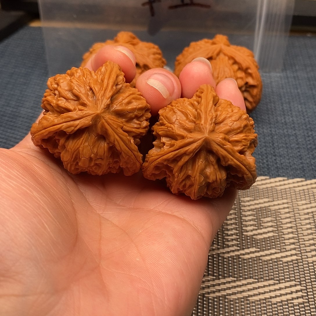 冬***吊坠文玩核桃三棱