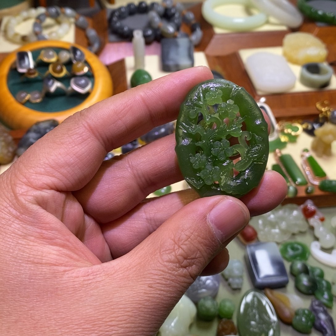 和田玉颈饰未镶嵌定制