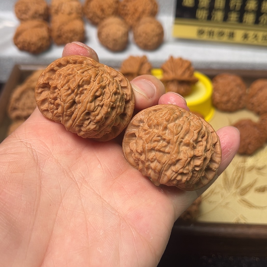 把件文玩核桃46闷尖白狮子全品