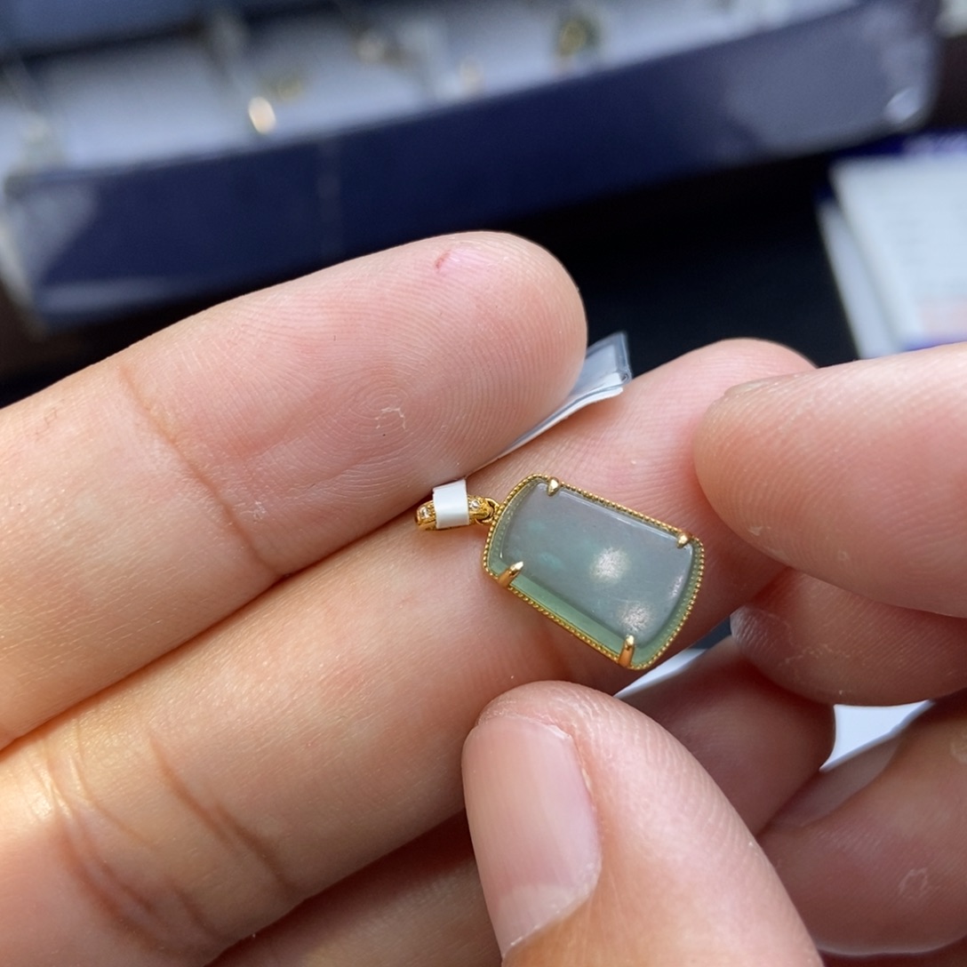 翡翠吊坠(不含链)18K金镶嵌