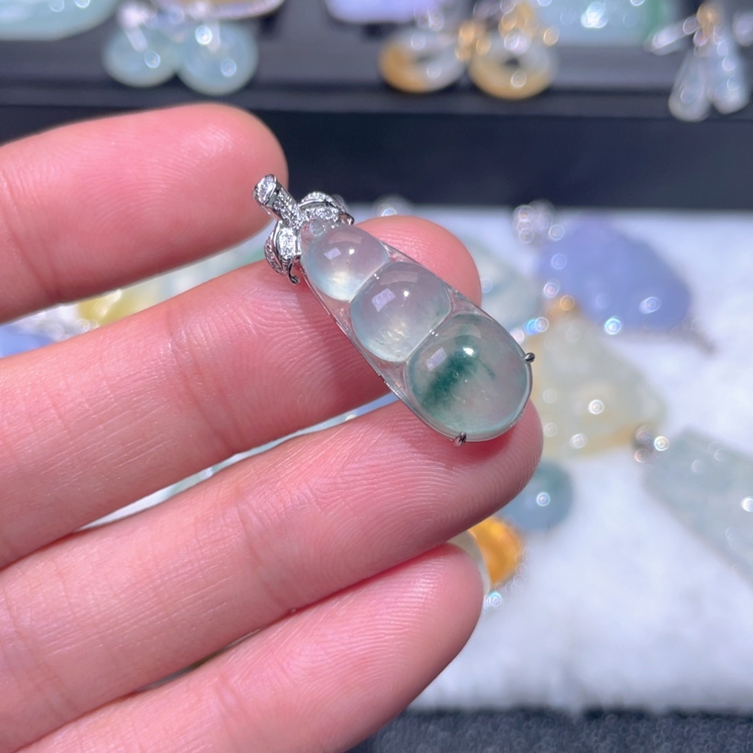 颈饰18K金镶嵌翡翠翡翠