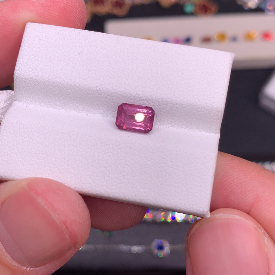 尖晶石裸石1.53ct 马亨盖尖晶石