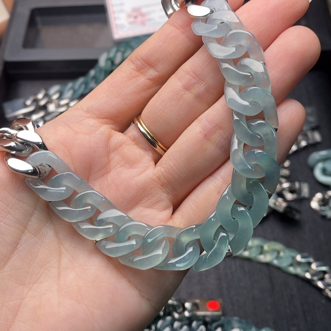 王***拿翡翠未镶嵌手链手链10001