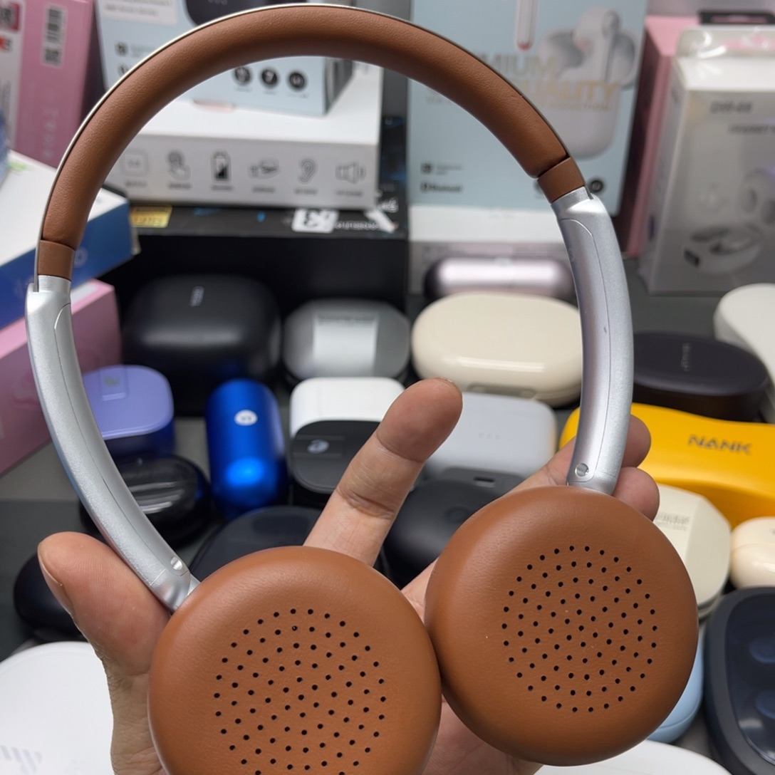 品存r2 银棕色。 头戴