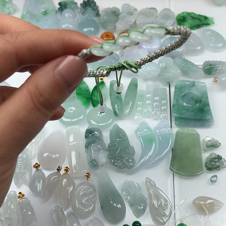 翡翠未镶嵌颈饰纯A