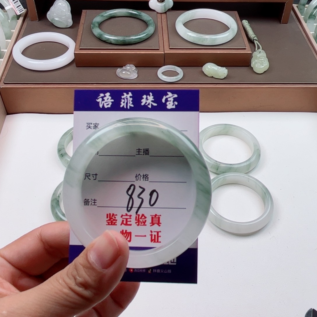 石英质玉手镯未镶嵌·**・