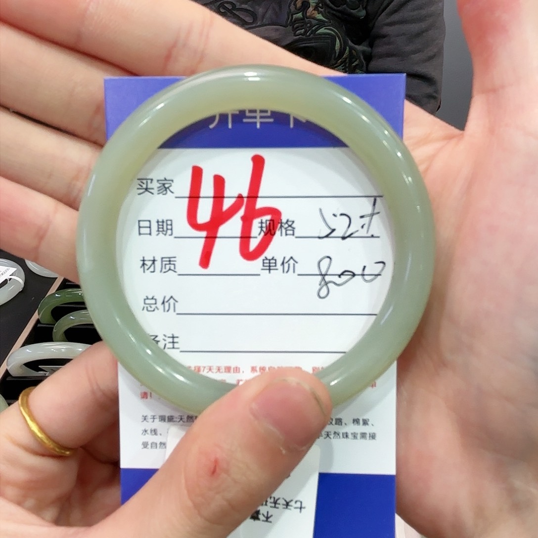 和田玉手镯未镶嵌