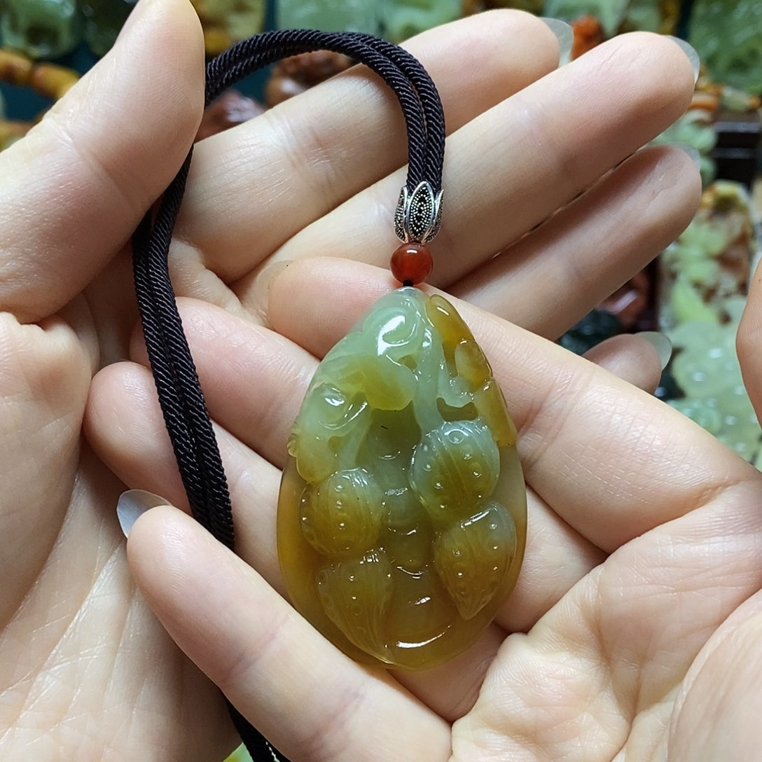 蛇纹石玉未镶嵌吊坠(赠链)