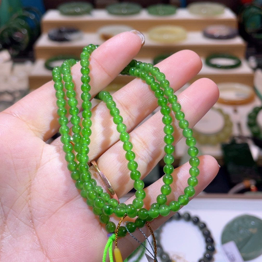 和田玉高品阳绿108未镶嵌