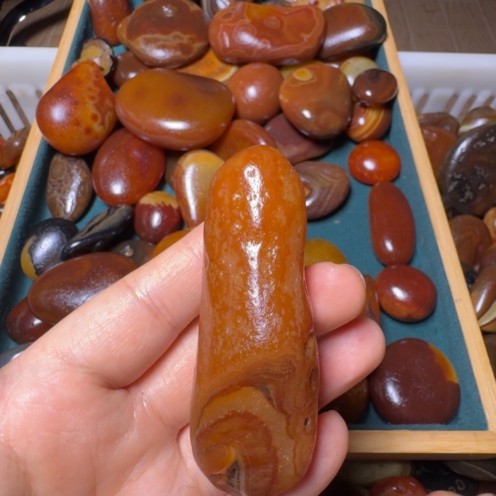 卓***）瓷片马达加斯加奇石手把件浮雕