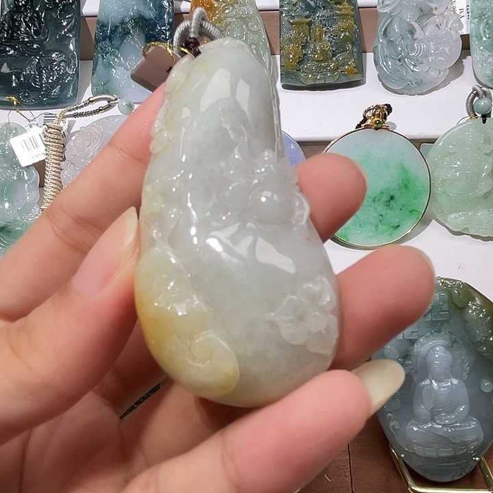 翡翠未镶嵌颈饰挂件