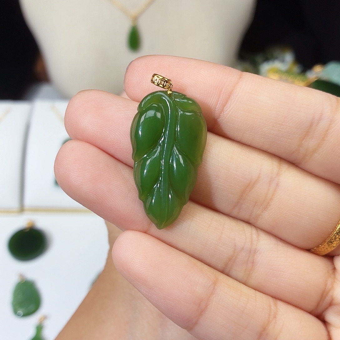 和田玉（碧玉）18K金镶嵌吊坠(赠链)