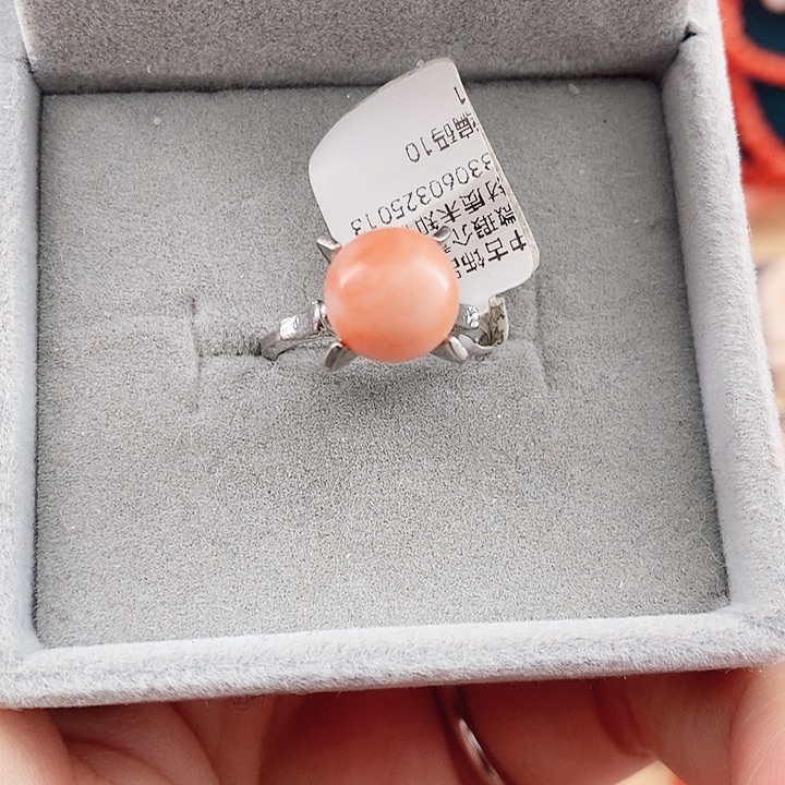 只买单纯的吊坠，没带链子，属的性质。