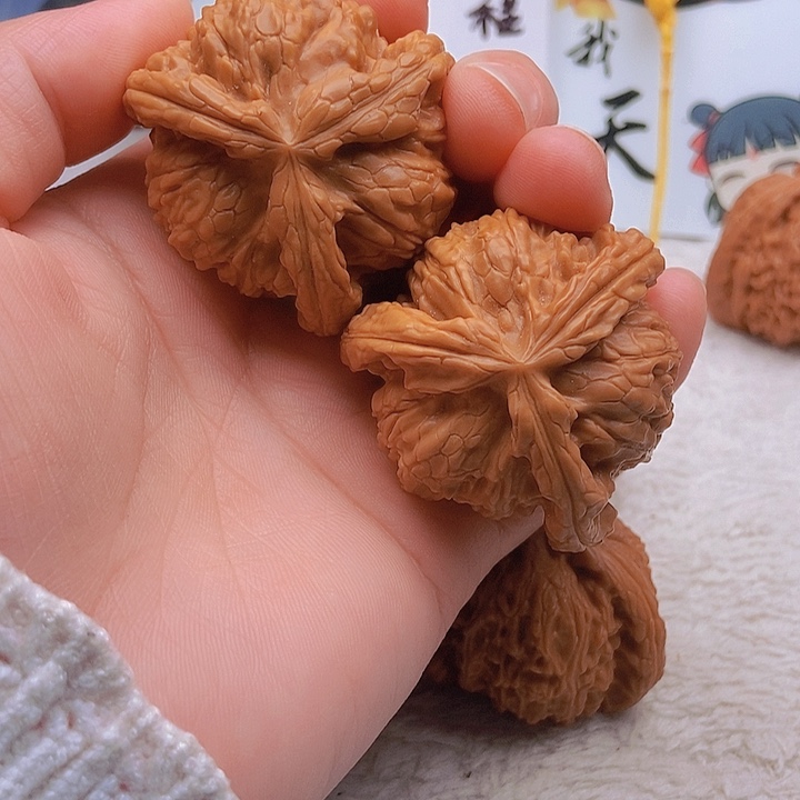 吊坠文玩核桃哈*！三棱