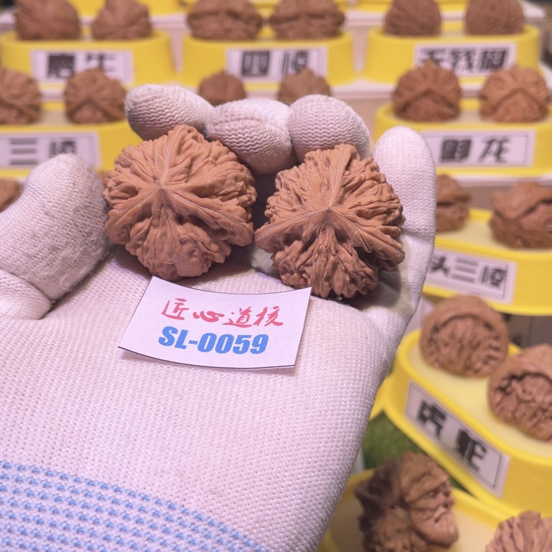 烟***）桃核把件文山三棱