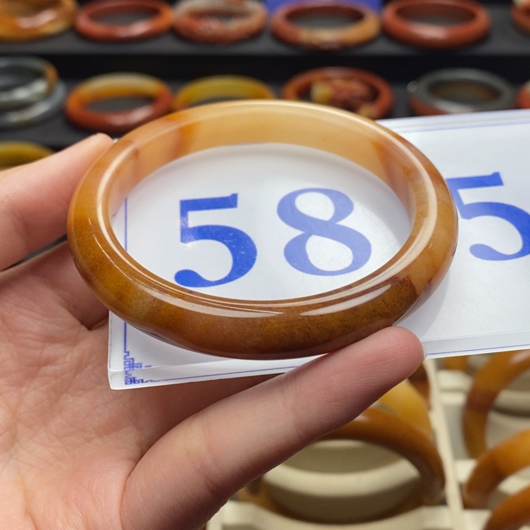 石英质玉（黄龙玉）手镯未镶嵌