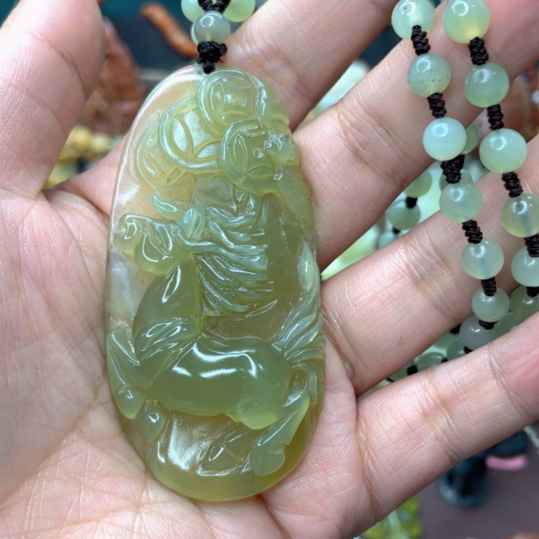 蛇纹石玉颈饰未镶嵌