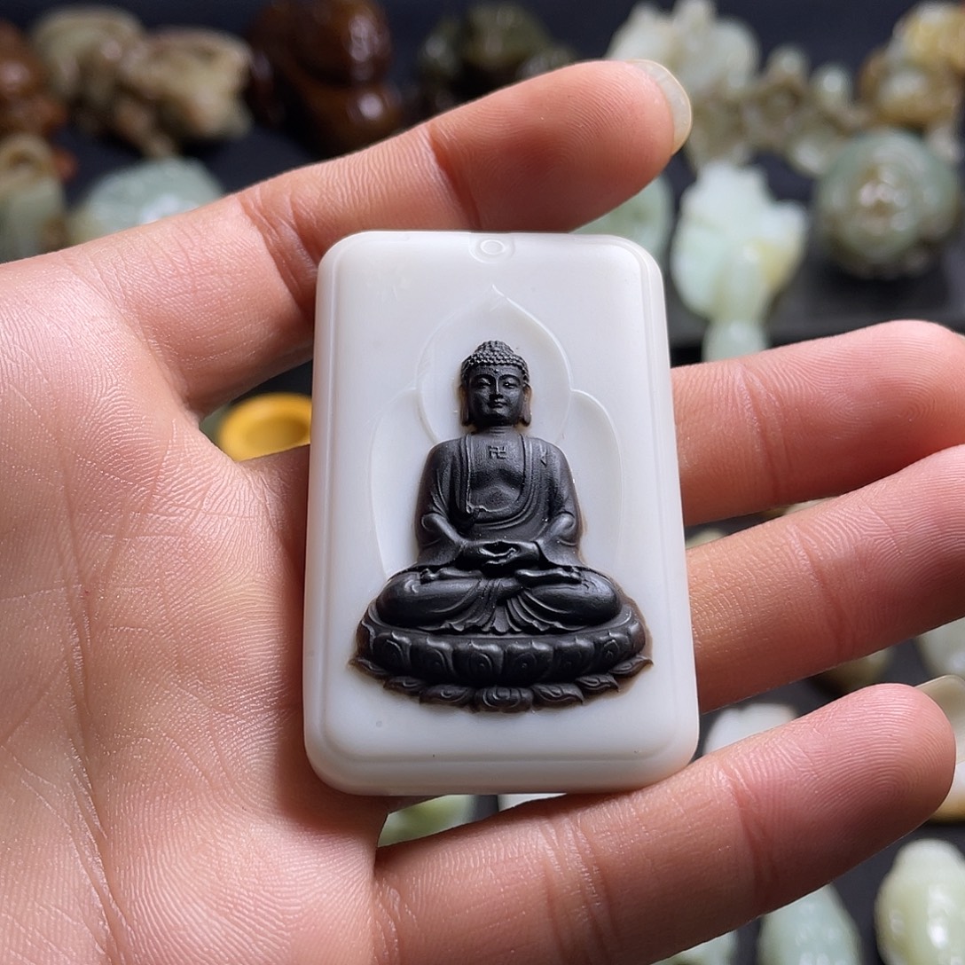 佛***…和田玉（糖玉）未镶嵌颈饰