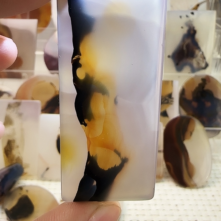 玛瑙/玉髓未镶嵌珠宝奇石