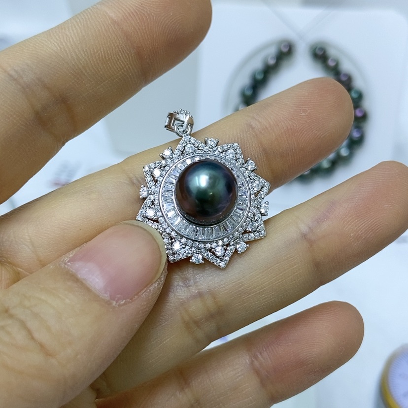 【闪购商品】海水珍珠颈饰银S925镶嵌红***肉