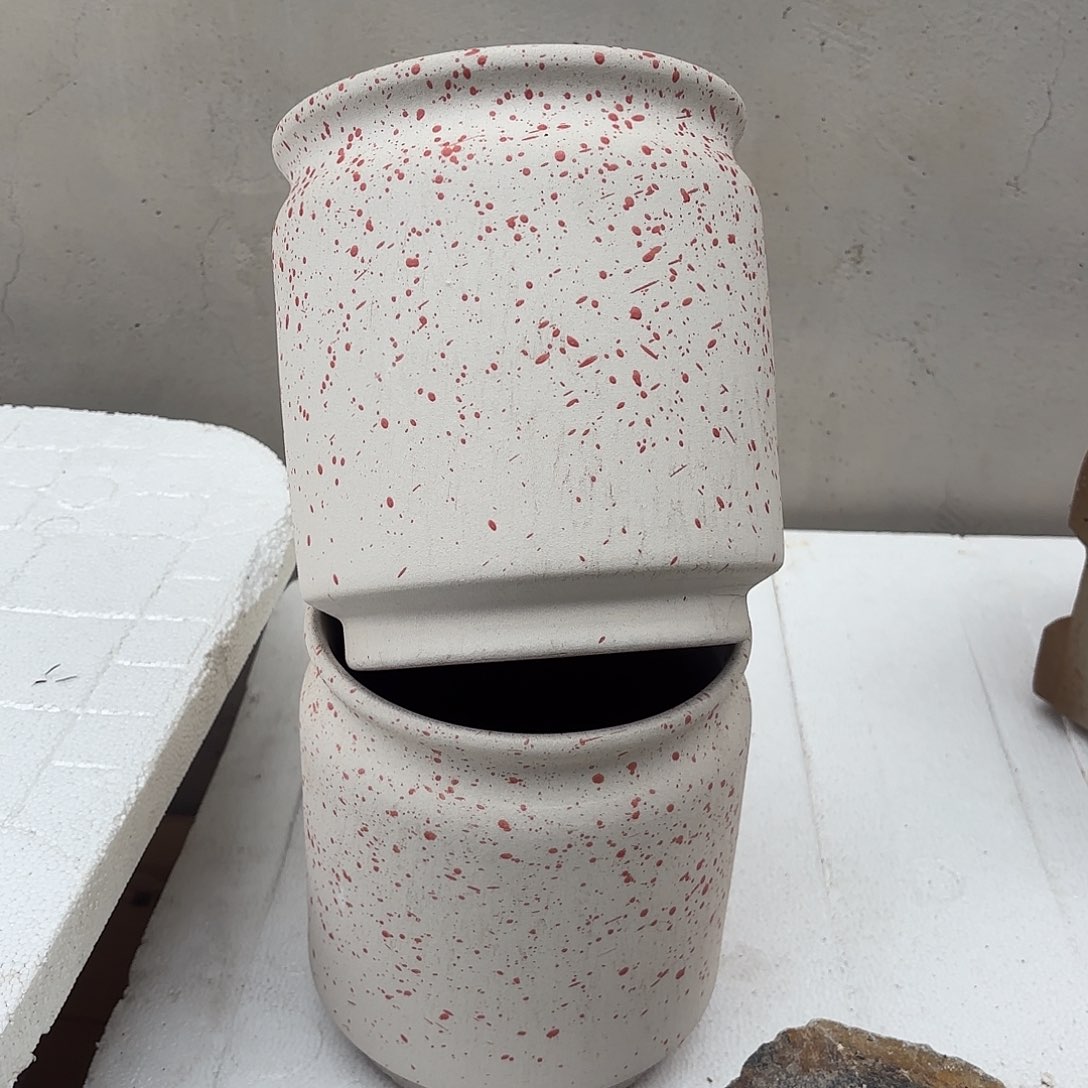 紫砂花盆口径18高度20两个粉点直筒