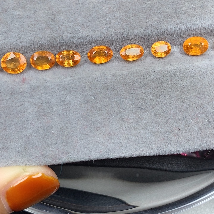 未镶嵌石榴石裸石芬达石