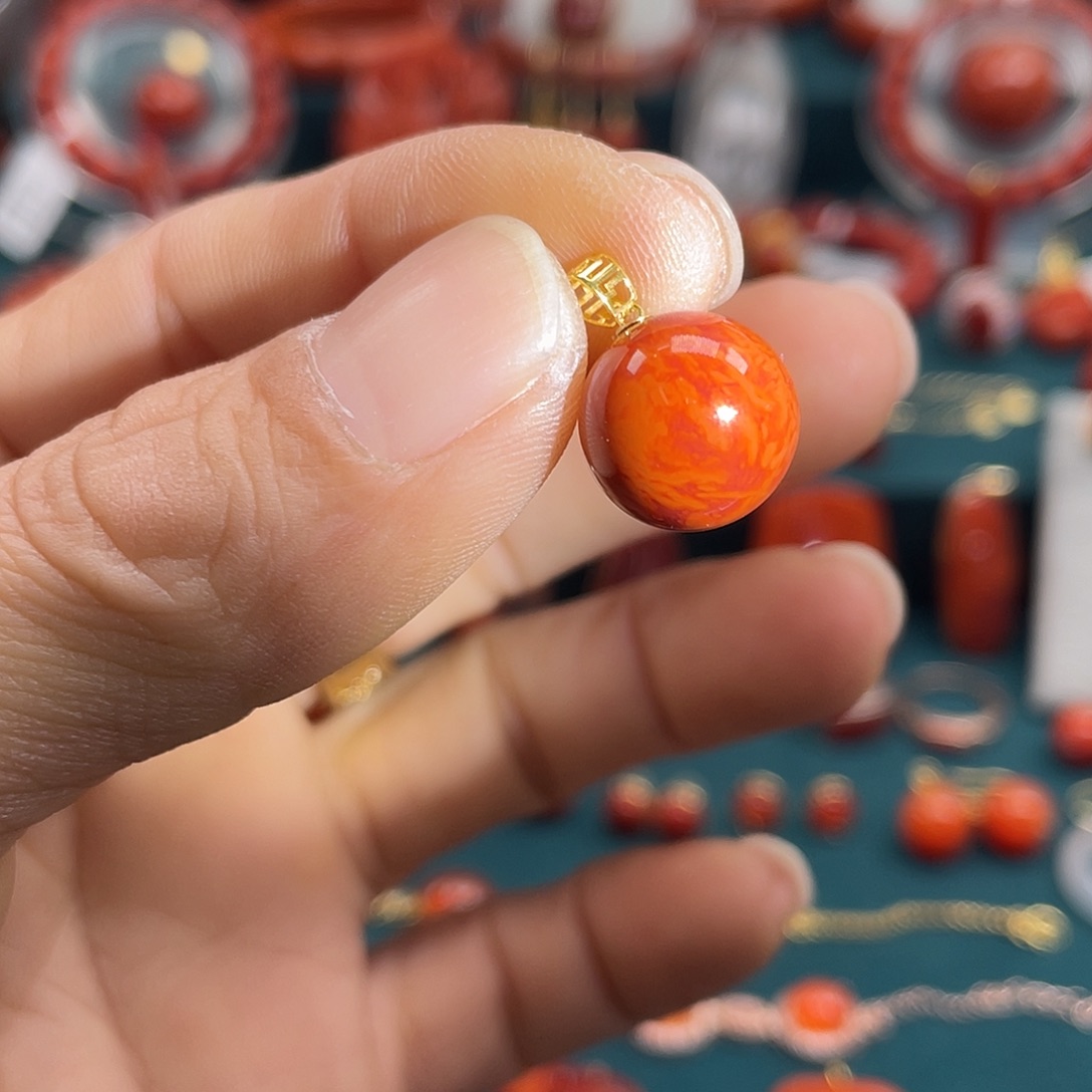 南红玛瑙川料满肉火焰纹南红圆珠吊坠12+mm18K金镶嵌