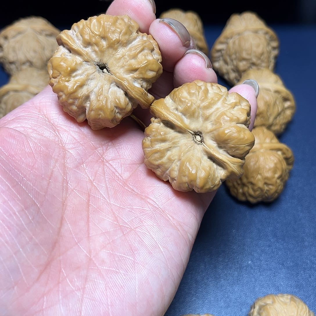 文玩核桃吊坠哇哇哇