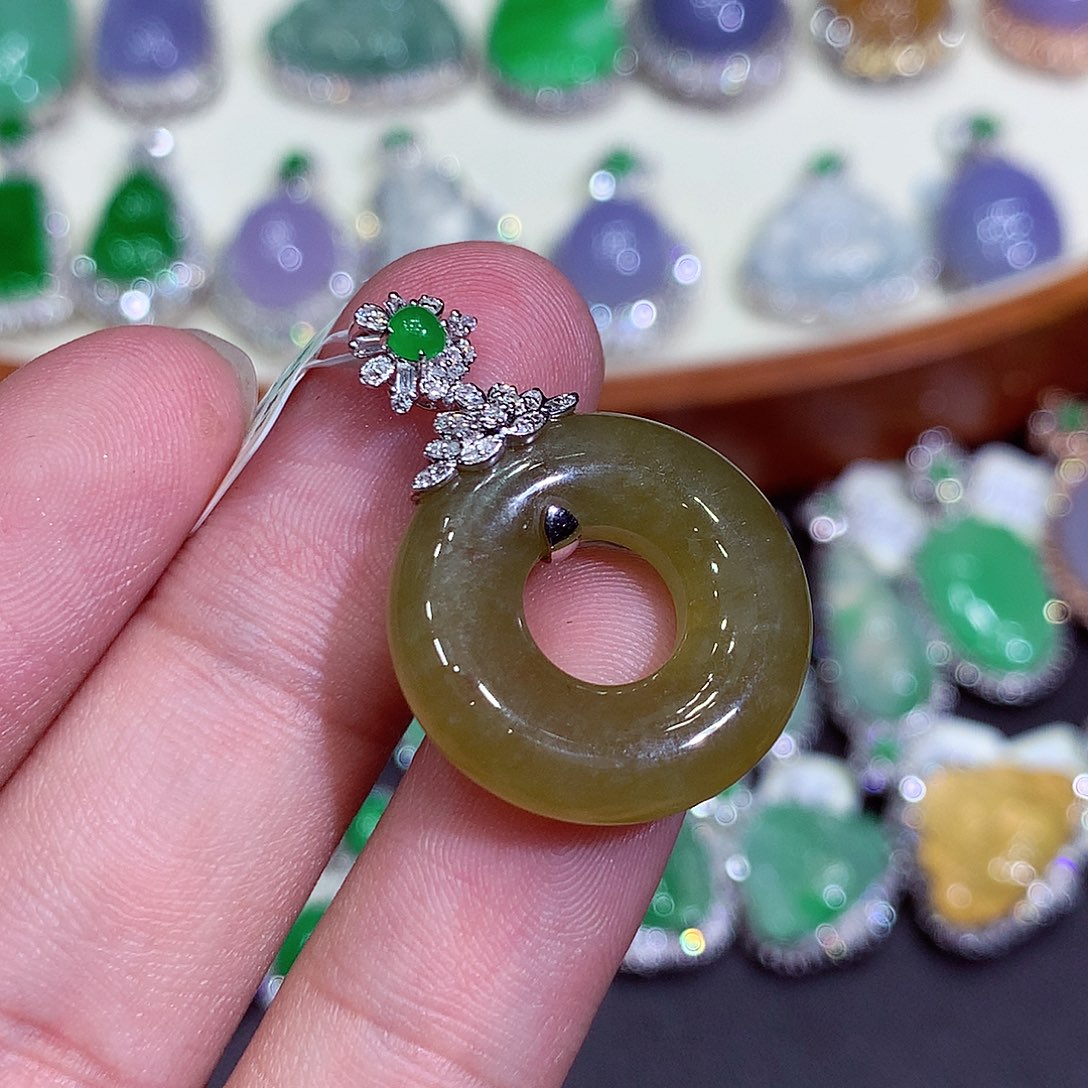 翡翠吊坠(不含链)18K金镶嵌