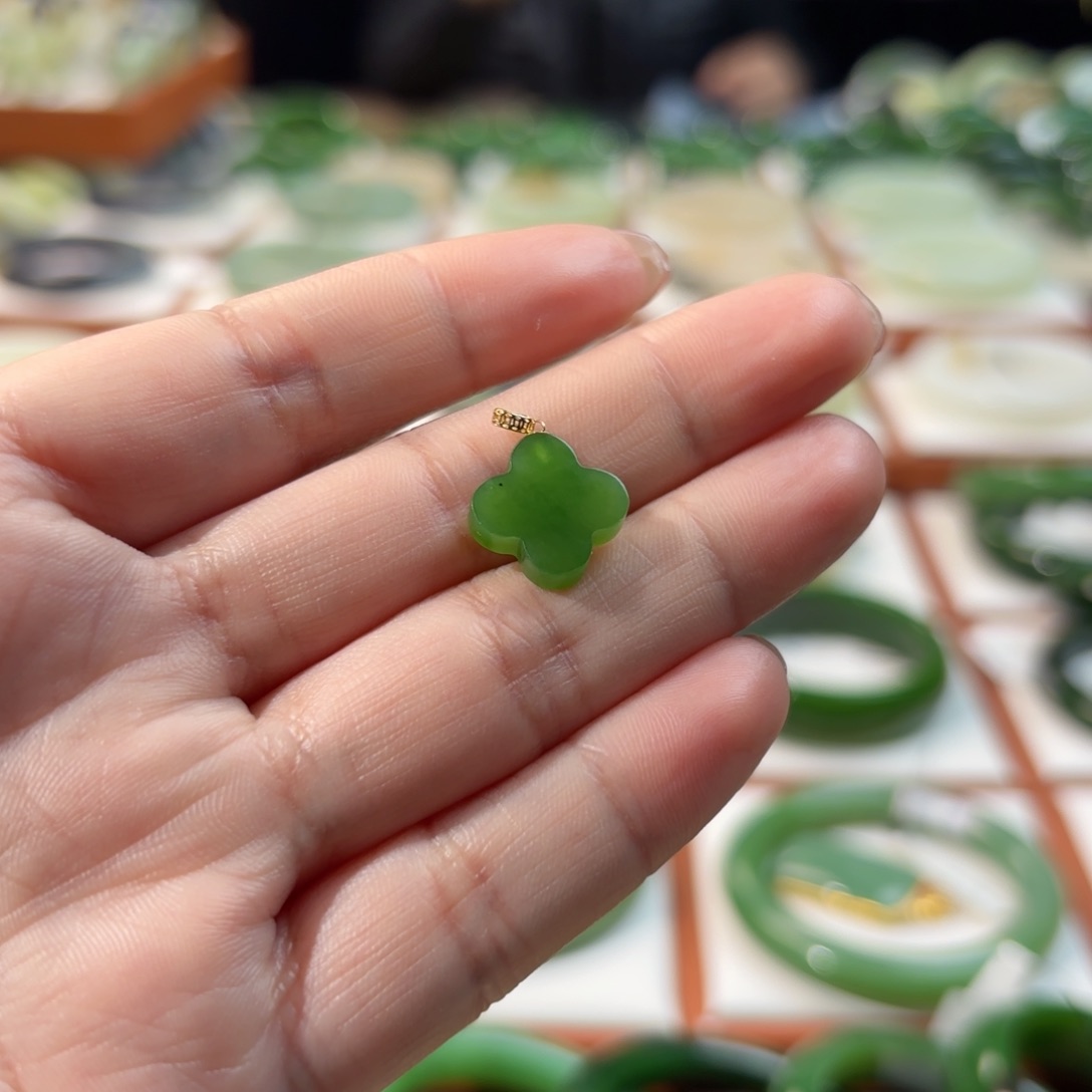 和田玉吊坠(赠链)18K金镶嵌