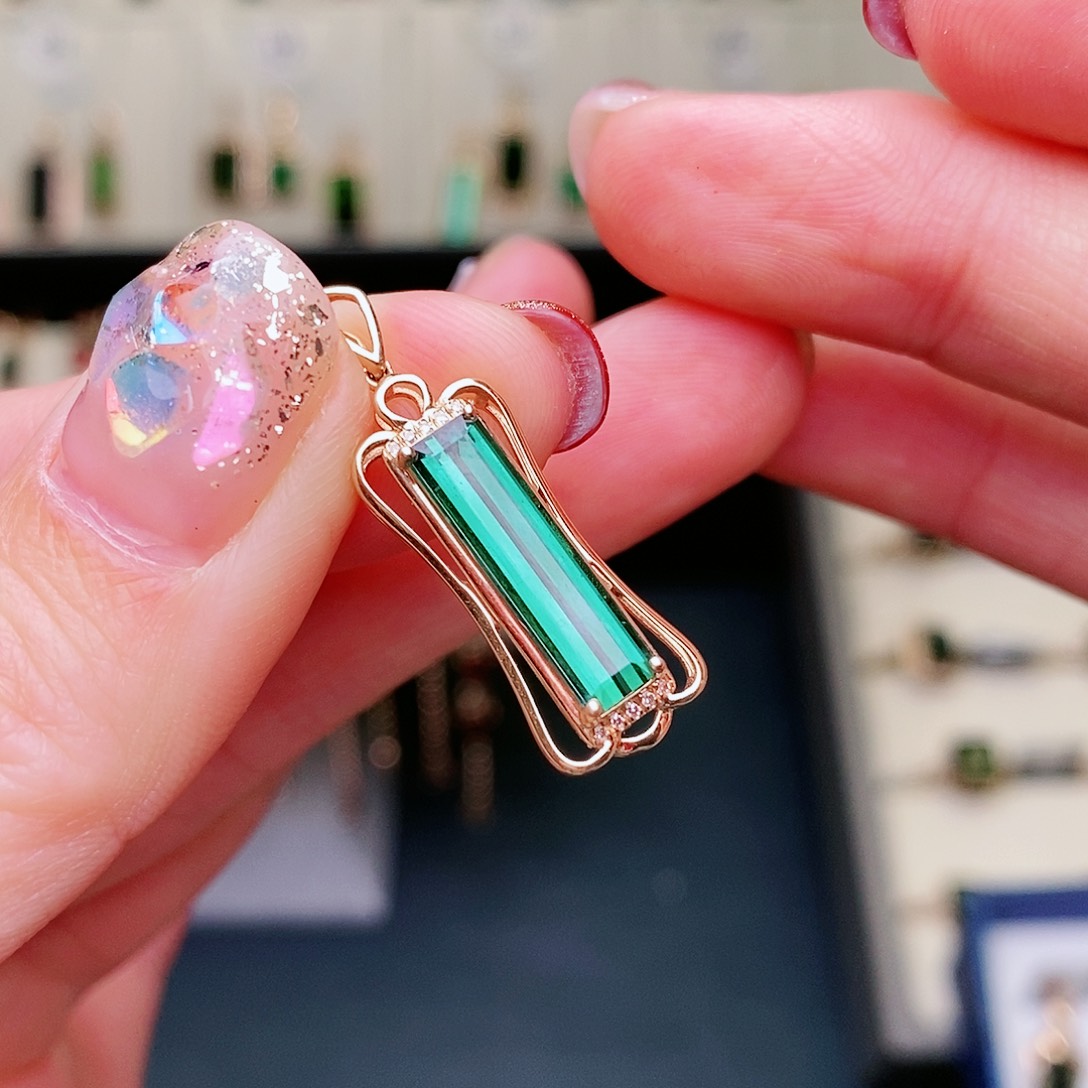 碧玺吊坠深绿色18K金镶嵌