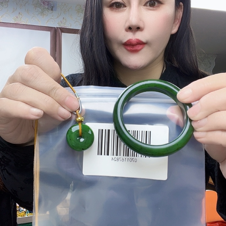 和田玉未镶嵌手镯搭挂坠