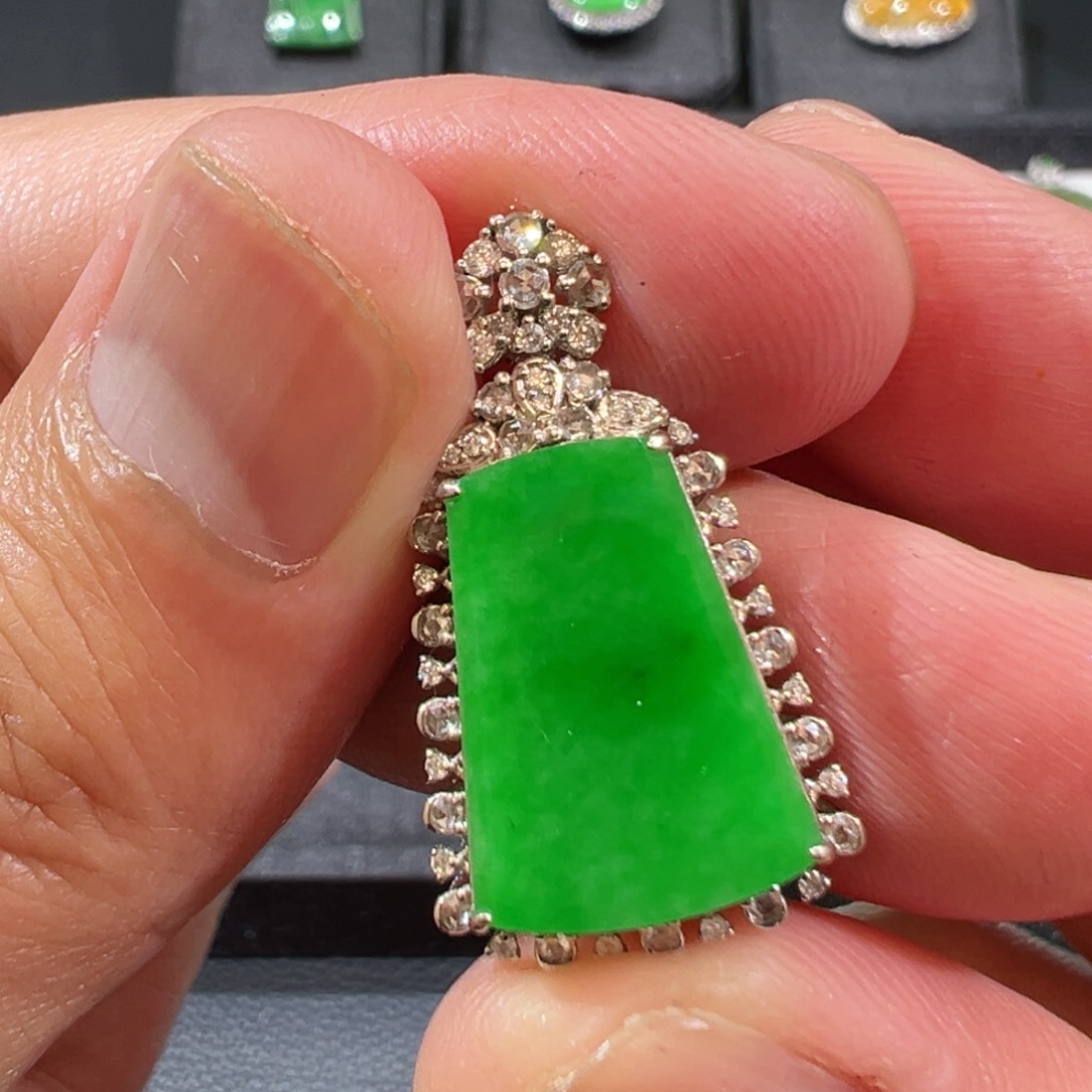 【闪购商品】翡翠18K金镶嵌吊坠(不含链)