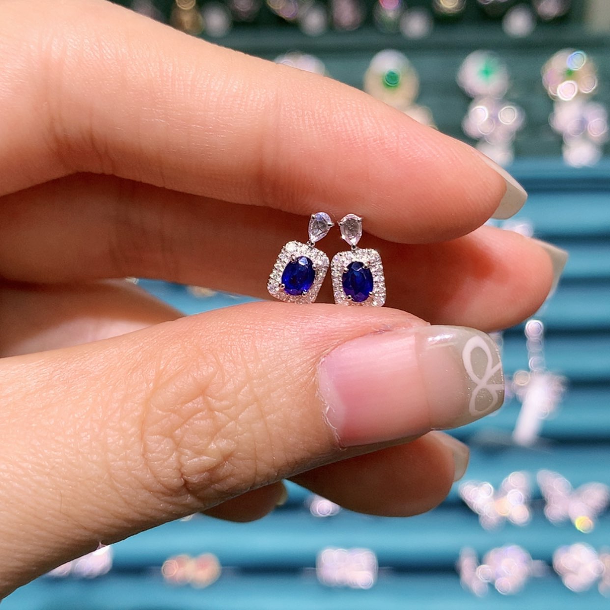 【闪购商品】蓝宝石耳钉18K金镶嵌