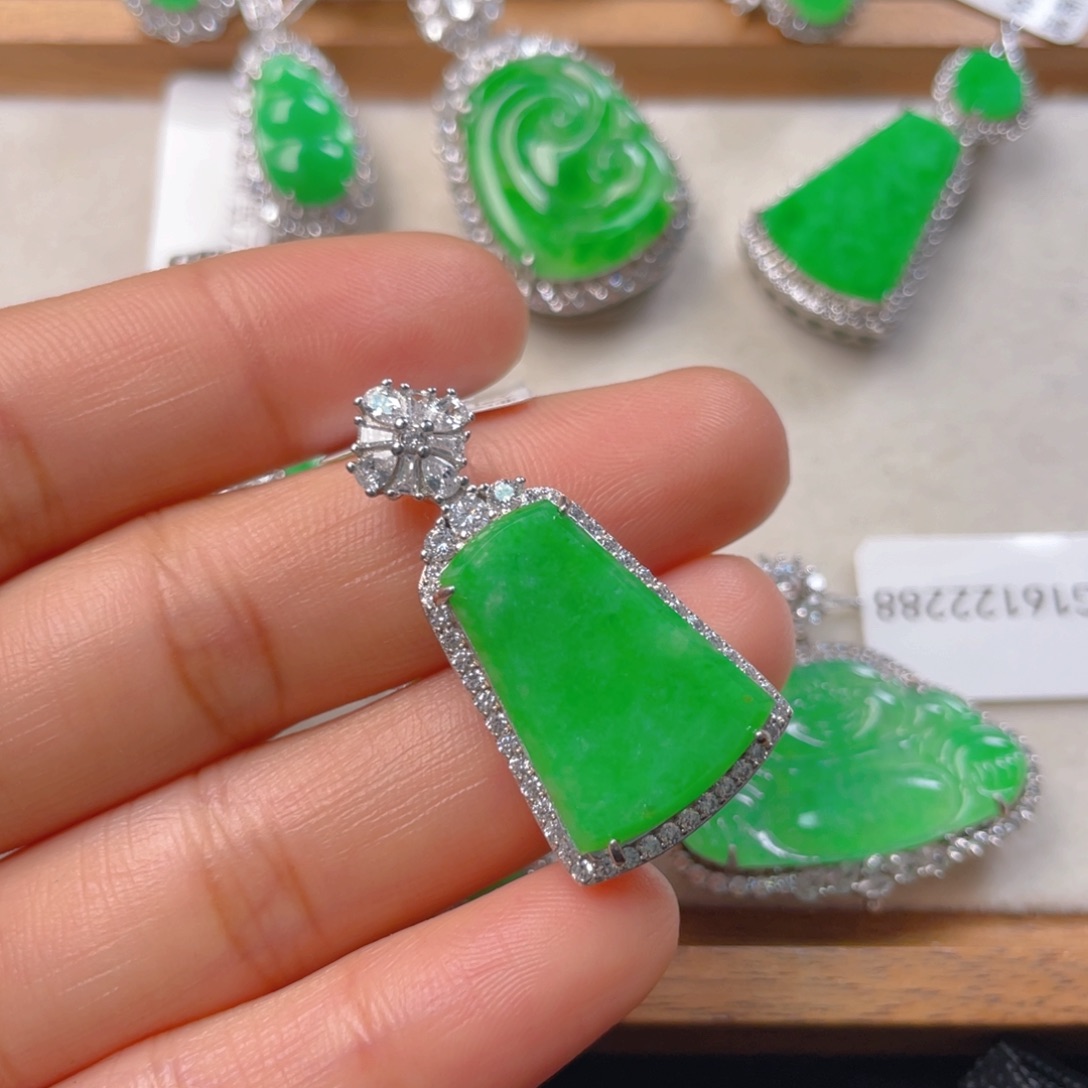 翡翠颈饰银S925镶嵌翡翠