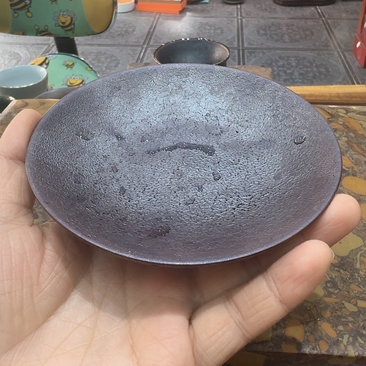 壶承一个，瓷。。。品茗