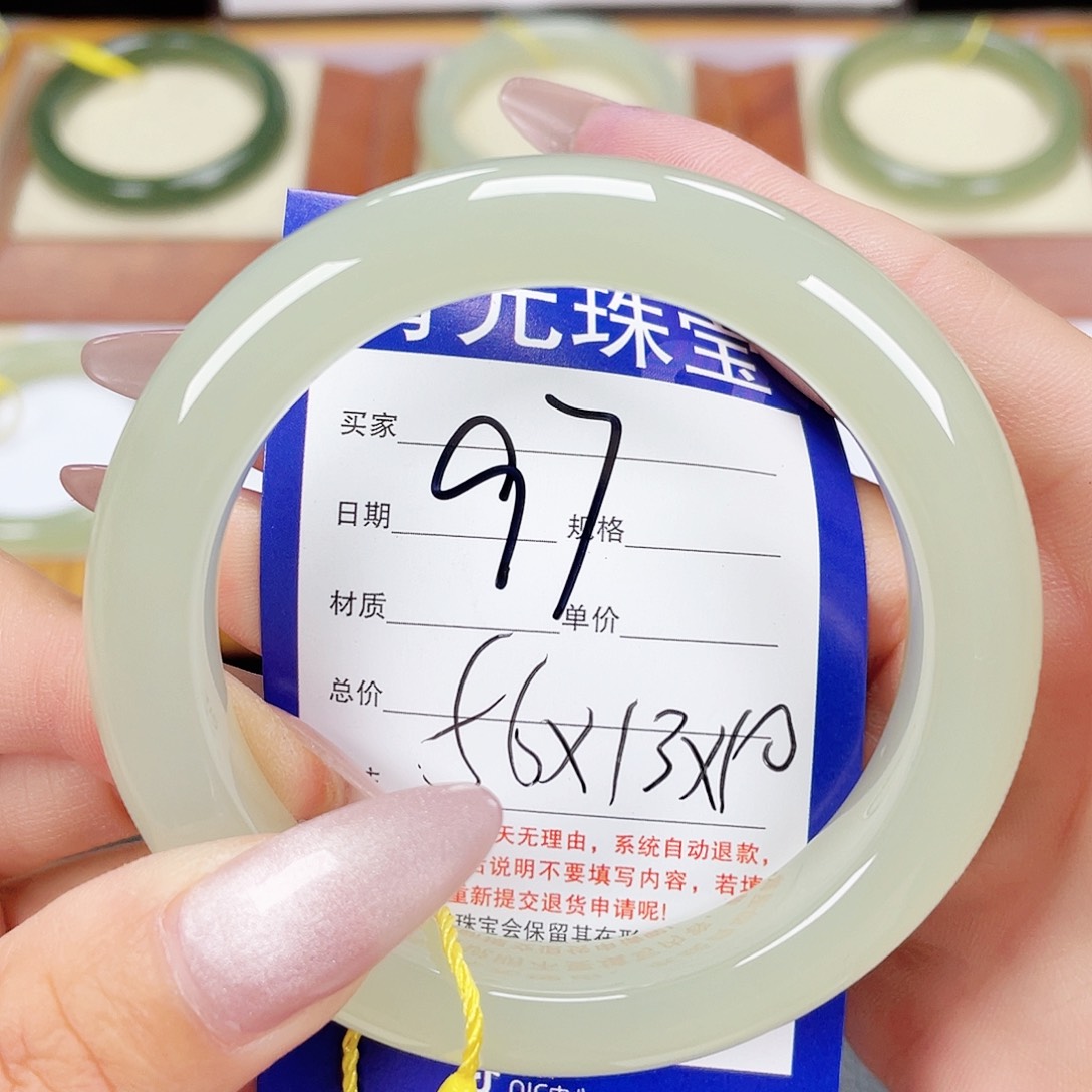 和田玉手镯未镶嵌