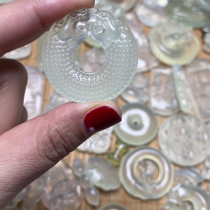 蛇纹石玉颈饰未镶嵌