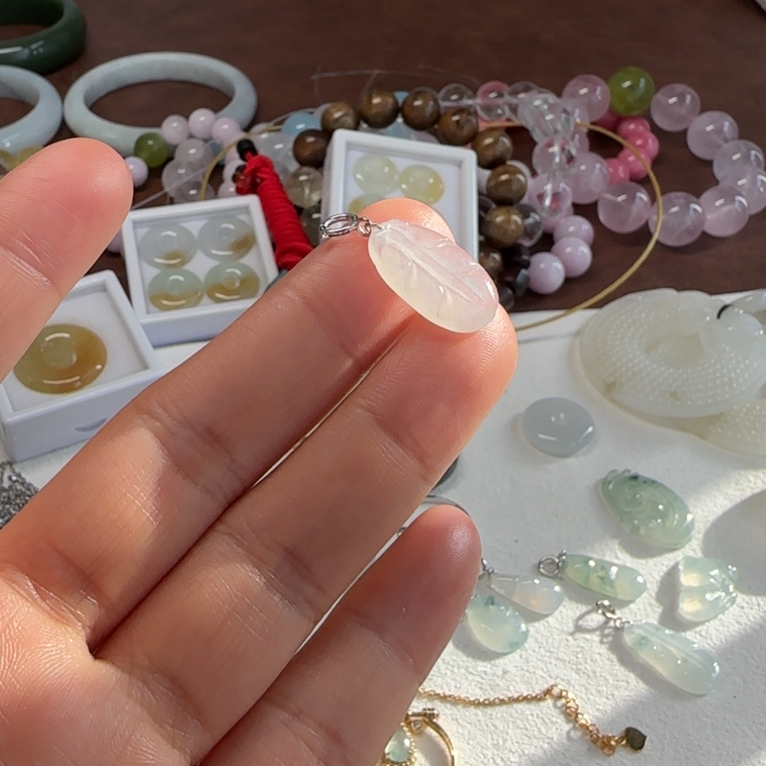 翡翠18K金镶嵌颈饰小提溜叶子