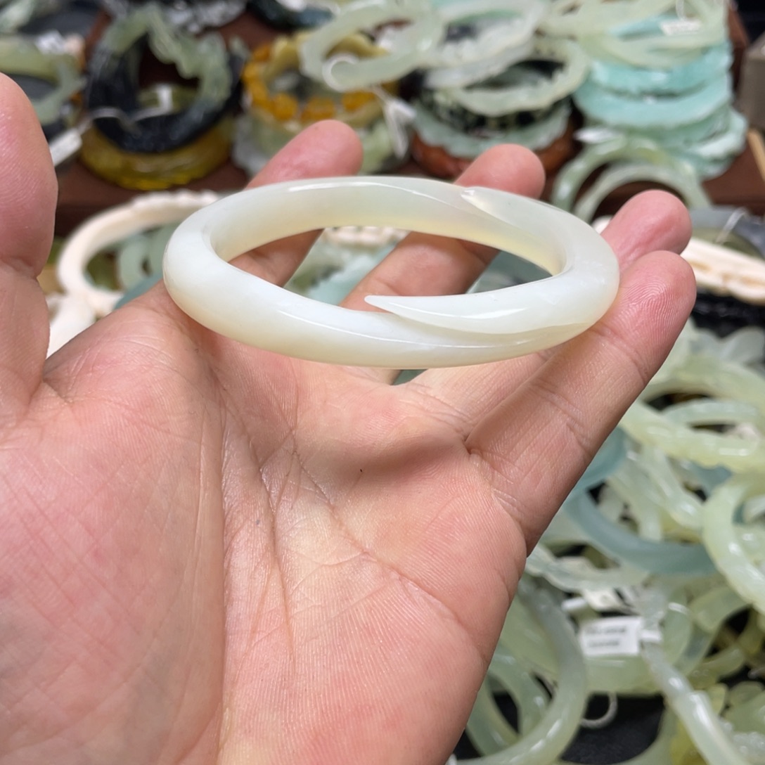 蛇纹石玉未镶嵌手镯