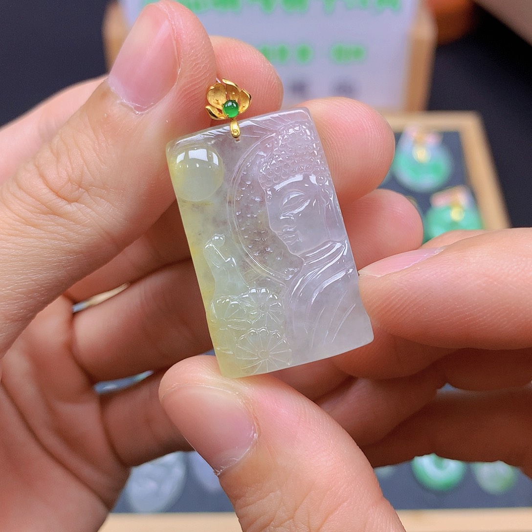 翡翠18K金镶嵌颈饰翡翠