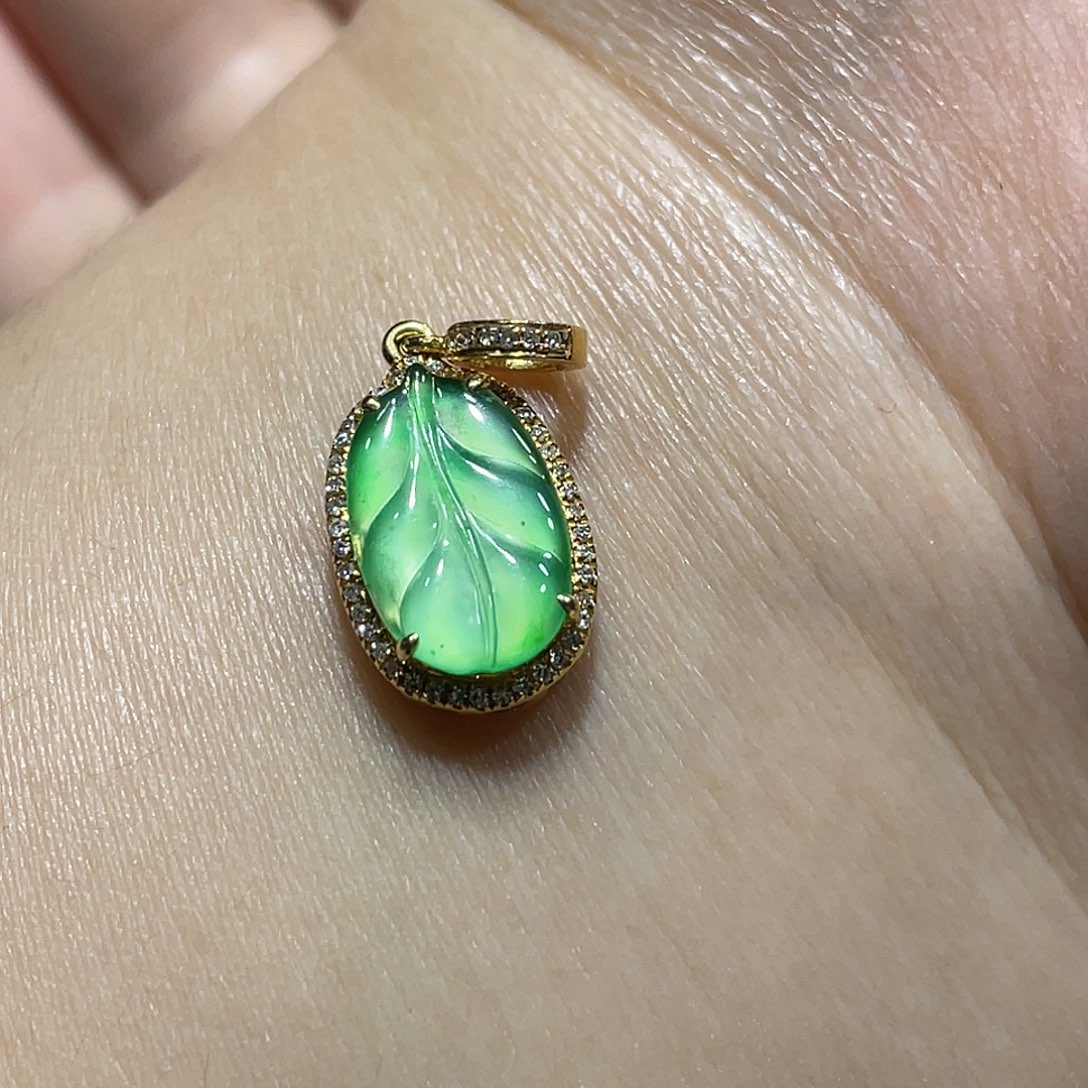 翡翠颈饰18K金镶嵌事**愿吊坠
