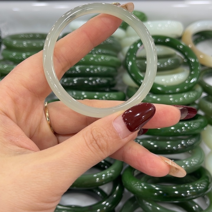 和田玉未镶嵌手镯52圈口