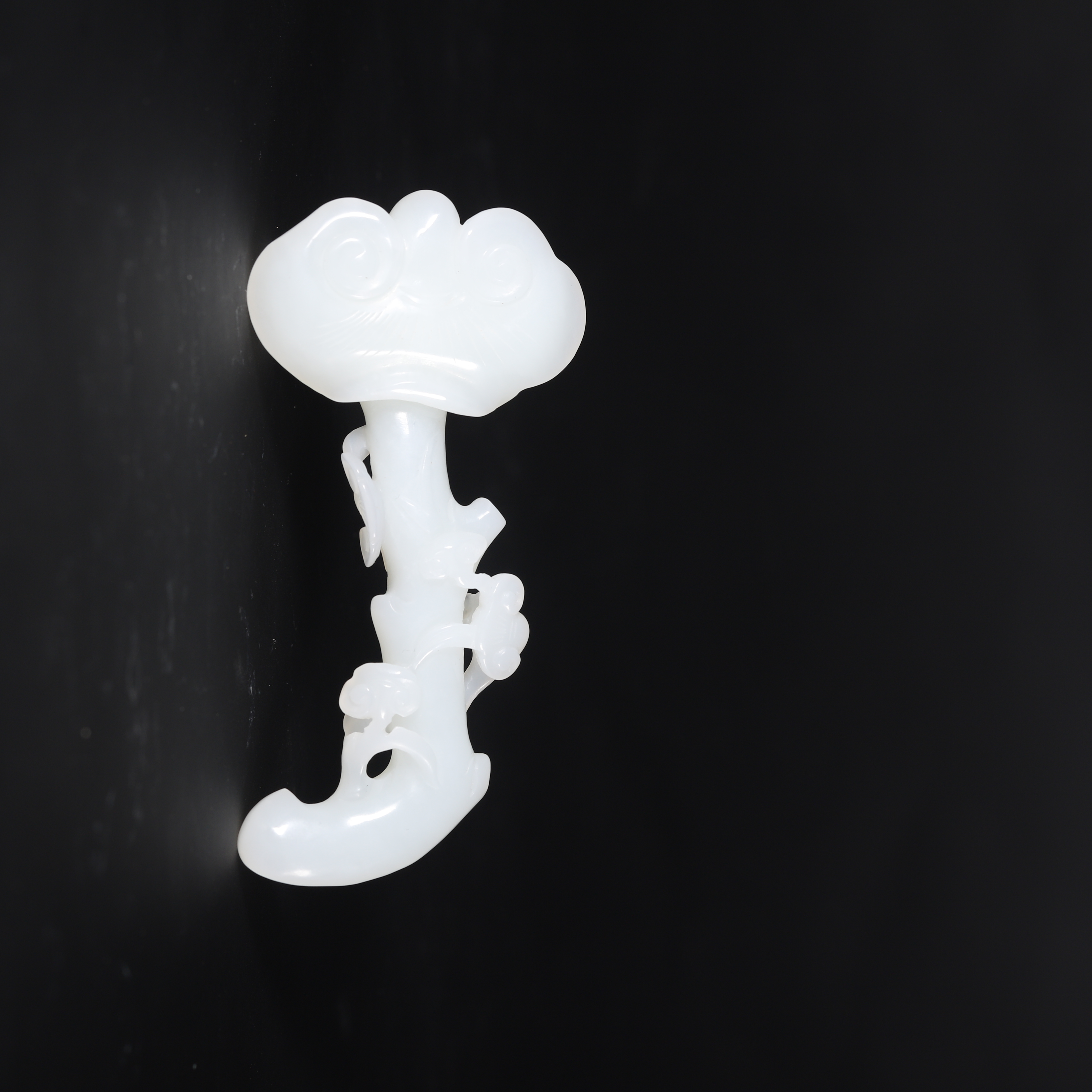 Lot39 清代和田玉灵芝如意把件